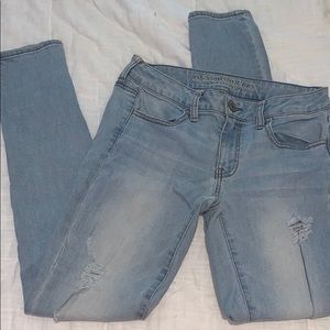 Super light wash, distressed, jeggings.